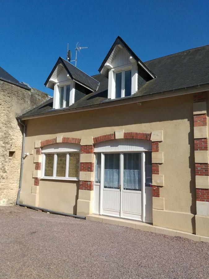 La Maison Des Jeanne Байо Екстериор снимка